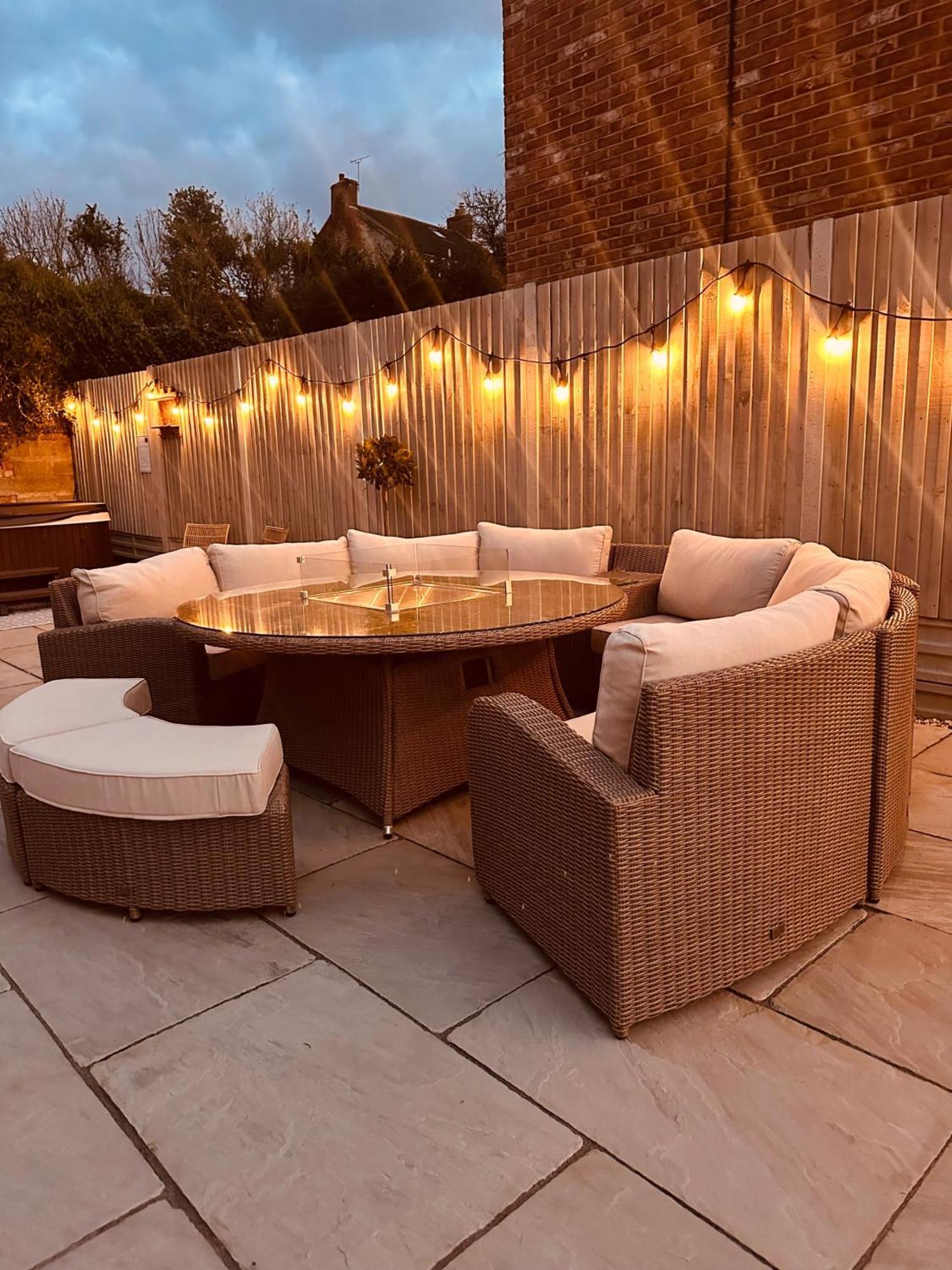 Luxury Group Celebration House With Hot Tub & Bar! Warminster Exterior photo